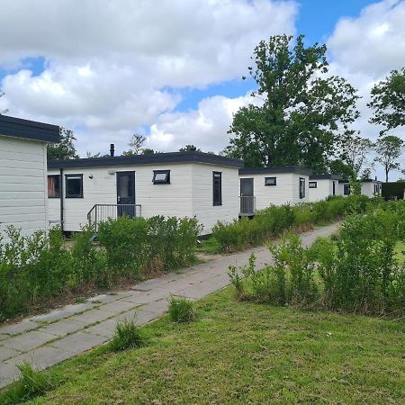Апартаменты Holiday Chalet Basic Hensbroek Экстерьер фото